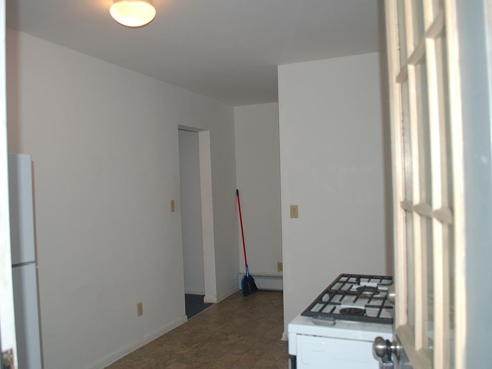 2nd image of 2186 Barnum Ave