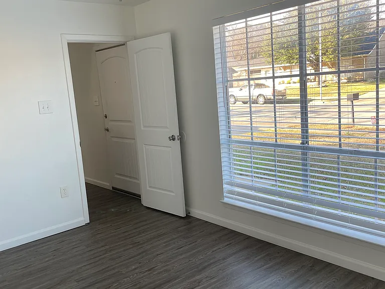 E Timberview Ln — Photo 7