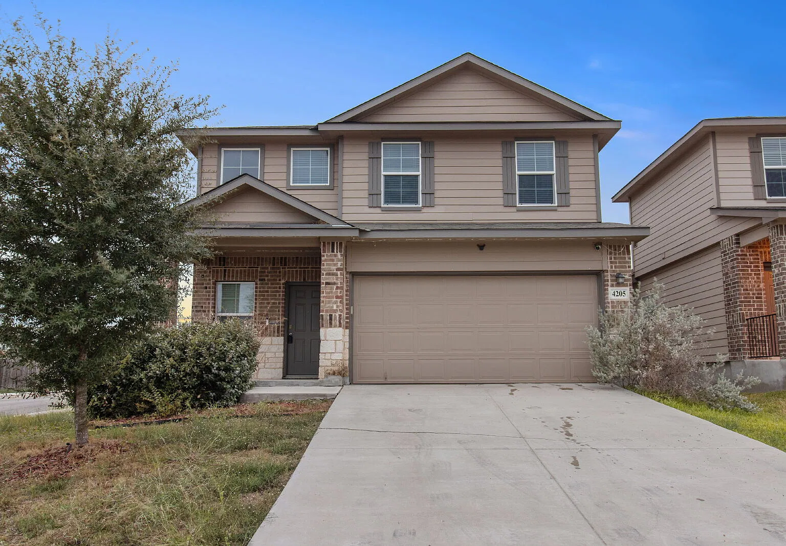 5 bed, 3.0 bath, 2496 sqft, $2,200 — Photo 1