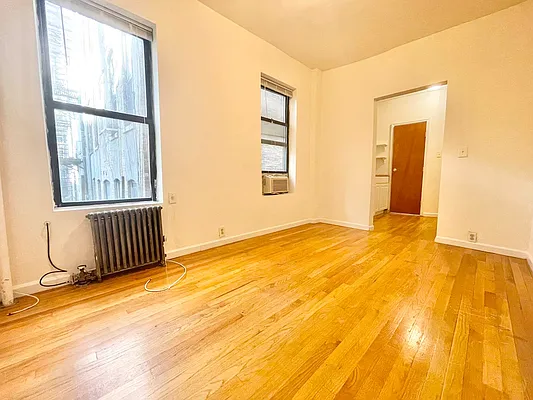 Rented by City Connections Realty | media 14