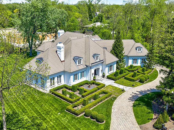 4th image of 245 Maple Row