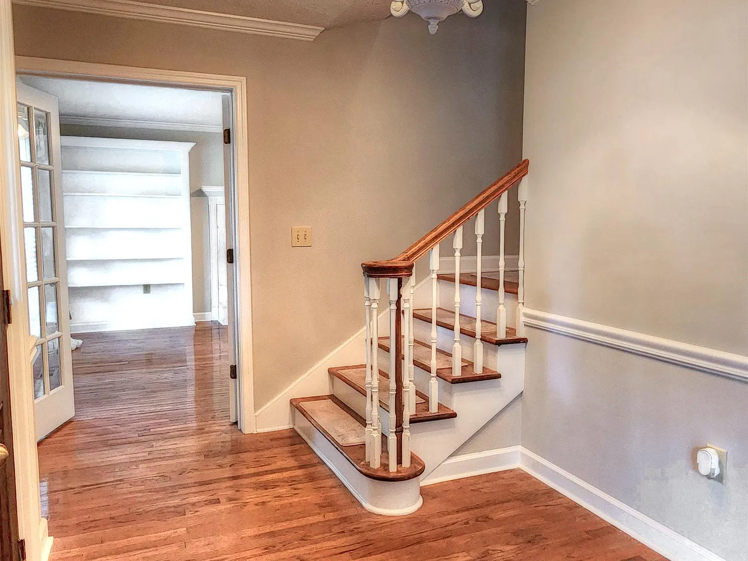 4 bed, 2.5 bath, 2277 sqft, $2,400 — Photo 2