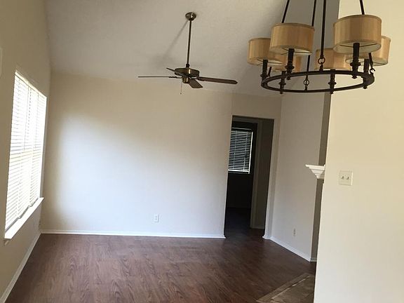 5th image of 1521 Horncastle St