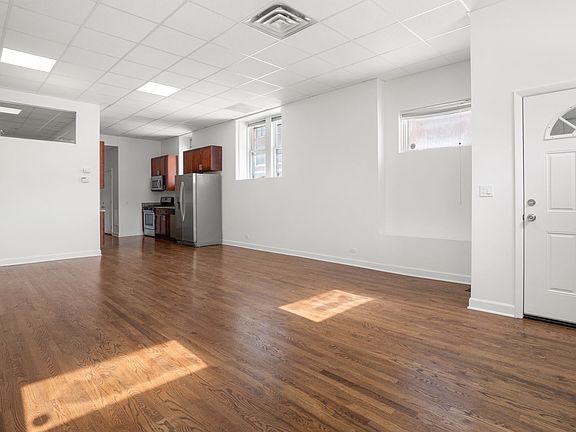 3rd image of 1200 W Grand Ave #1