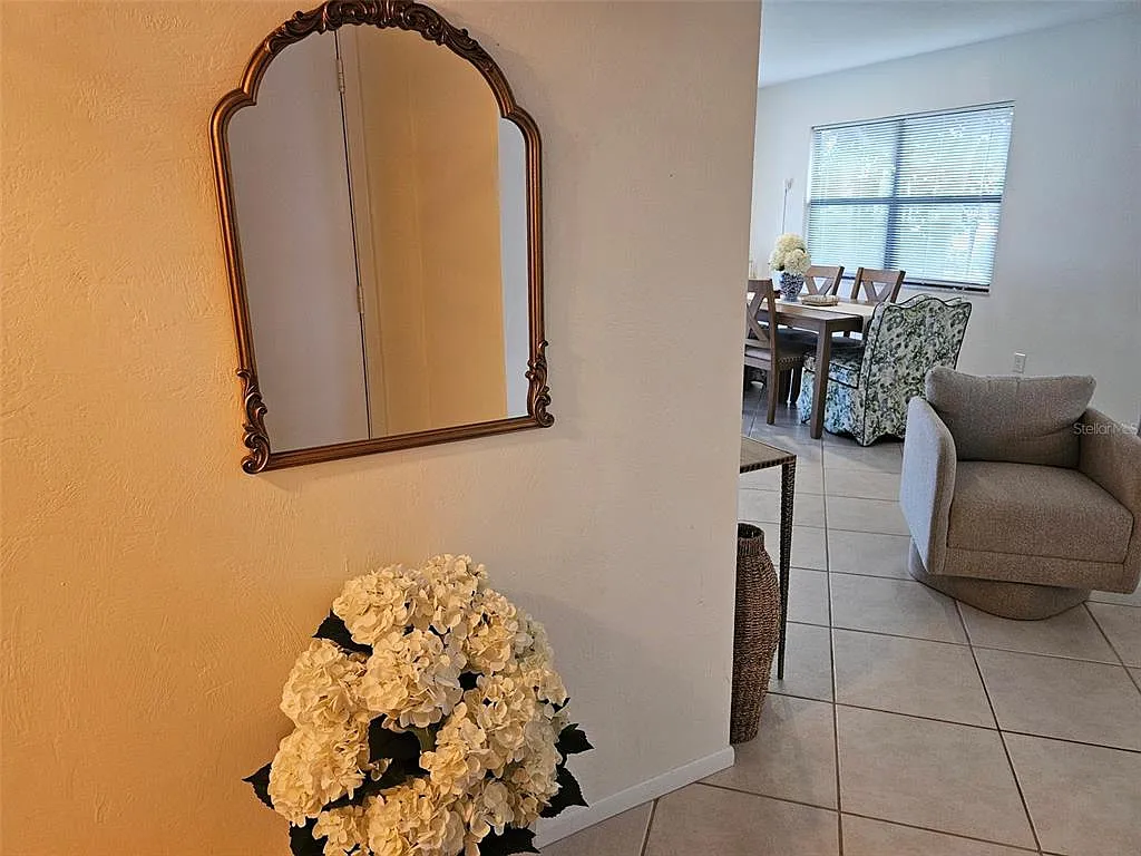 2 bed, 2.0 bath, 1296 sqft, $4,600 — Photo 3