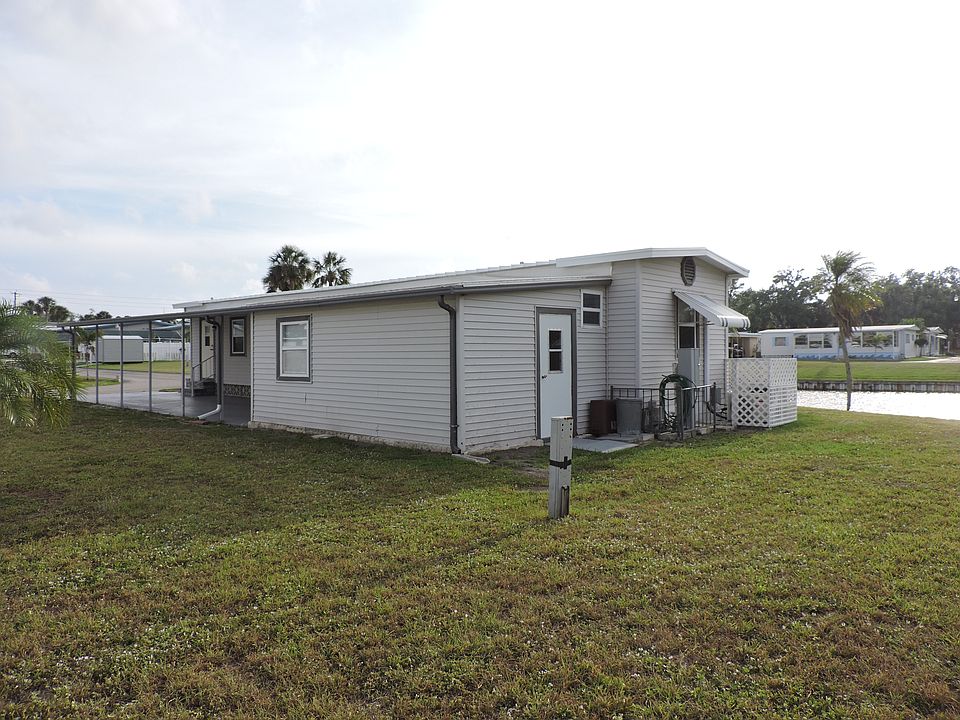 Back of mobile home. Back door goes into storage and laundry room.