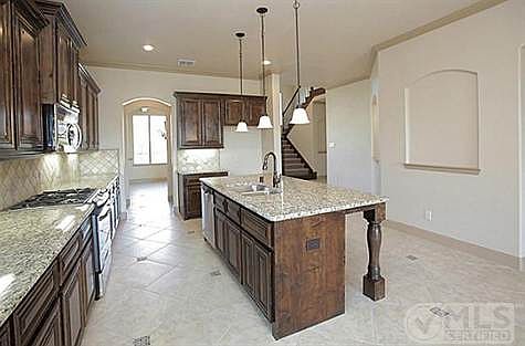 3rd image of 2323 Kittyhawk Dr
