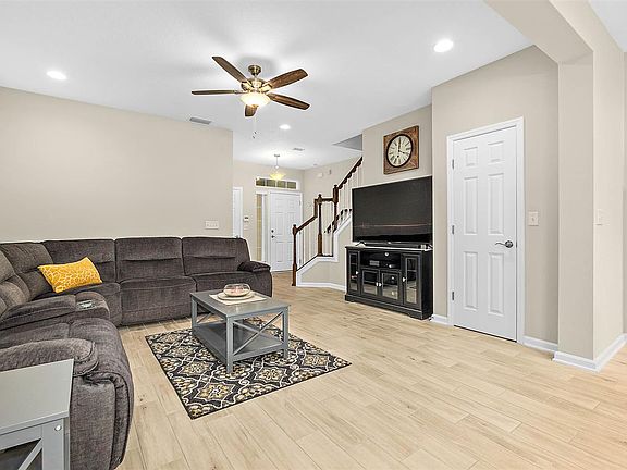 5th image of 341 Richmond Dr