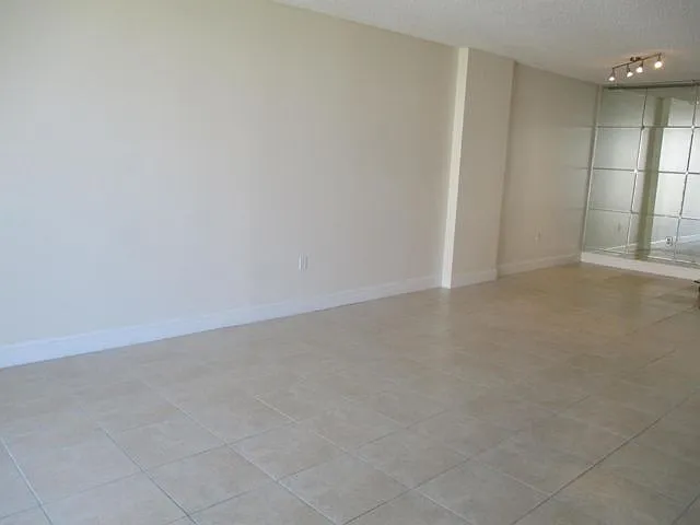 2801 NE 183rd St #1112W — Photo 3