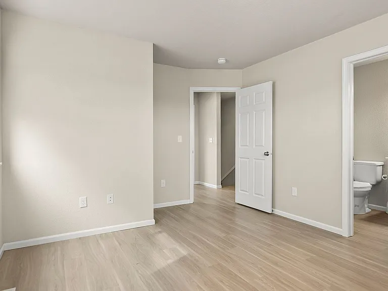 Summerland Twinhomes | Waterloo | Near Lost Island Waterpark — Photo 8