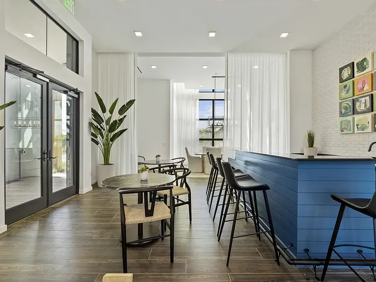 Azalea Luxury Apartments — Photo 28