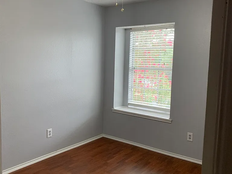 Second bedroom with window seat.