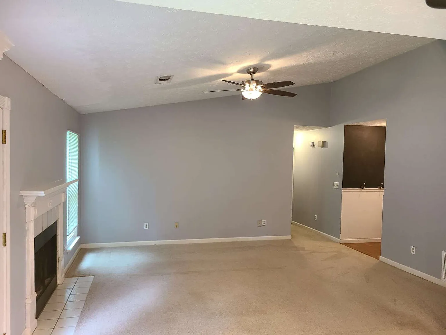 3 bed, 2.0 bath, 1226 sqft, $2,200 — Photo 4