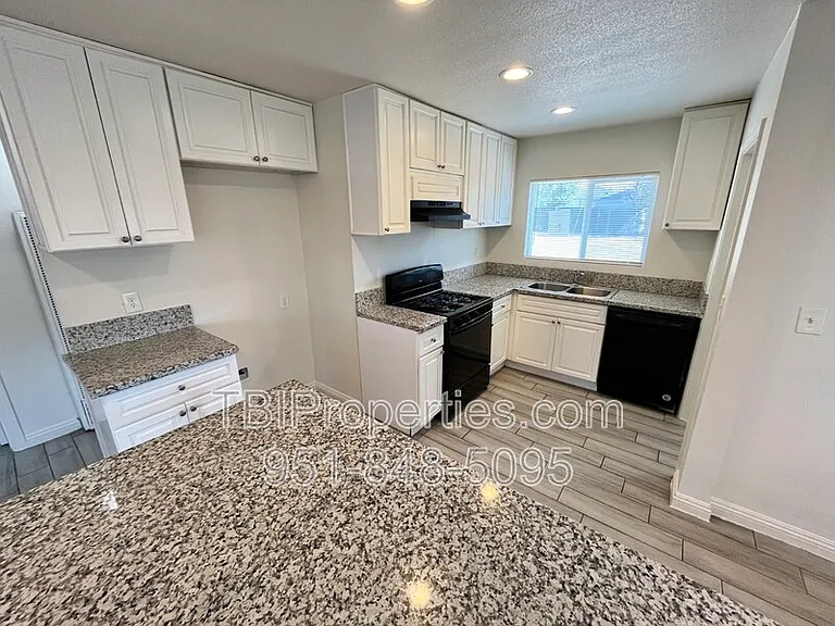 848 W 29th St — Photo 7