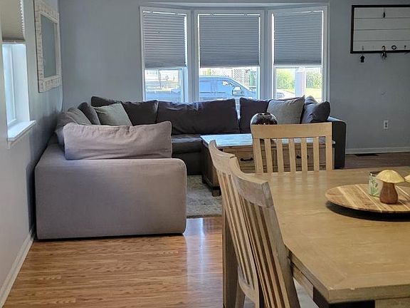 3rd image of 13020 Venness St