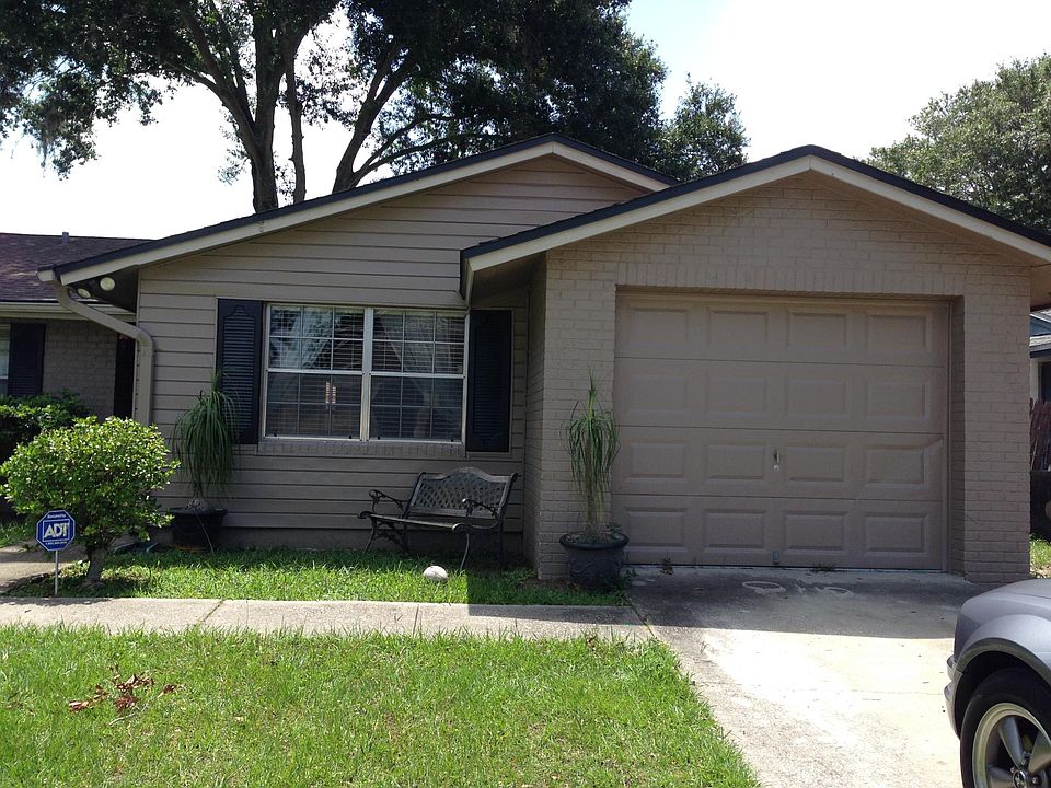 1st image of 16137 Foxfire Dr