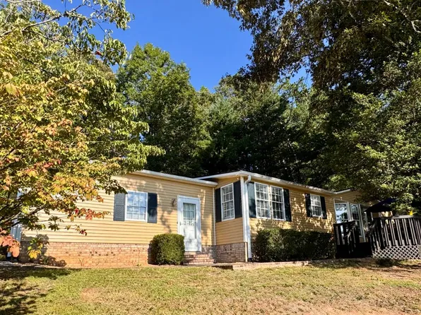 120 Greystone Dr, Hendersonville, NC 28792