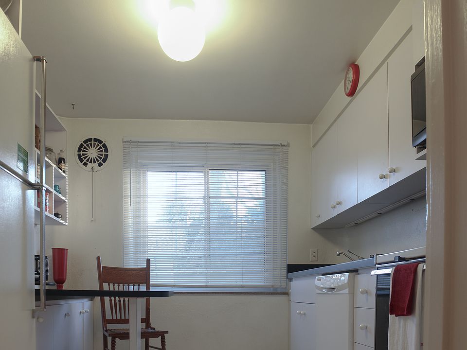 2nd image of 8275 Wexford Ave