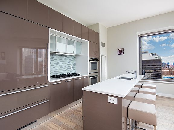 3rd image of 75 Wall St APT 29O