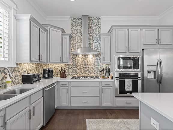 5th image of 109 Emerald Beach Cir