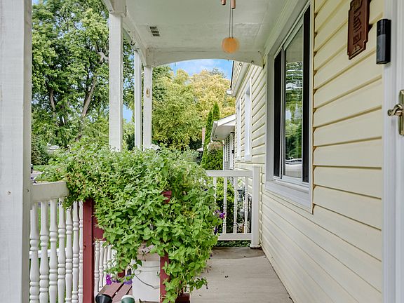 5th image of 133 N Ridgemoor Ave