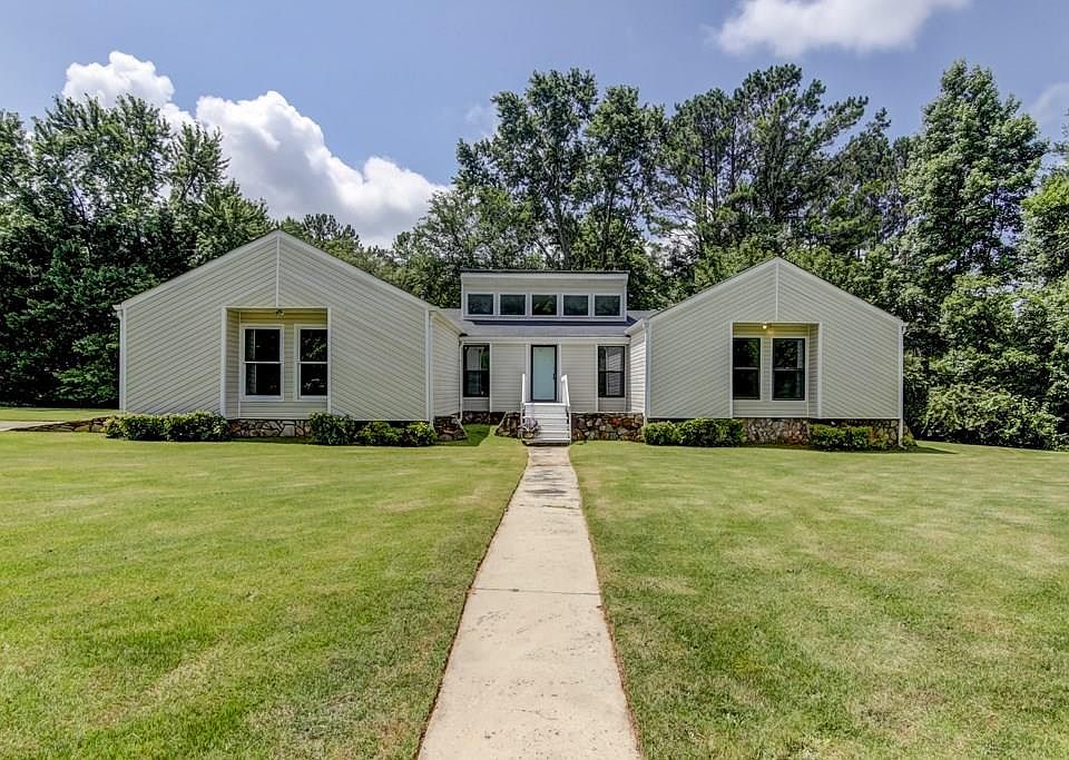 1st image of 2583 Morgan Lake Dr NE