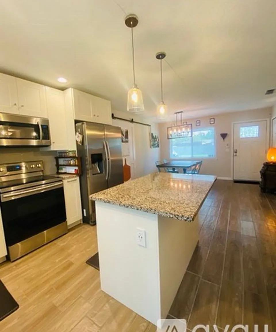 471 Jeri Dr — Photo 3