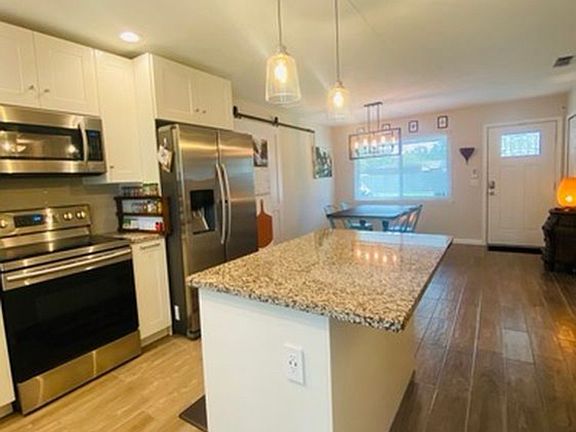 3rd image of 471 Jeri Dr