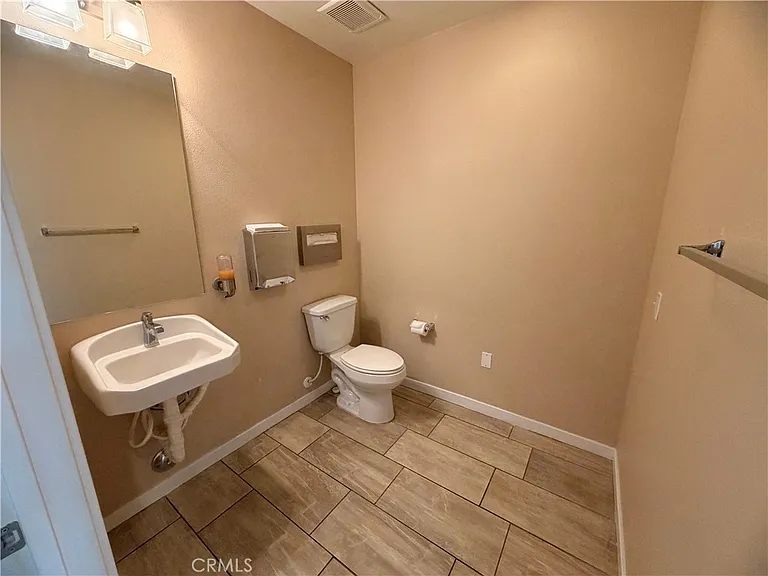 1508 W Artesia Sq #B — Photo 29