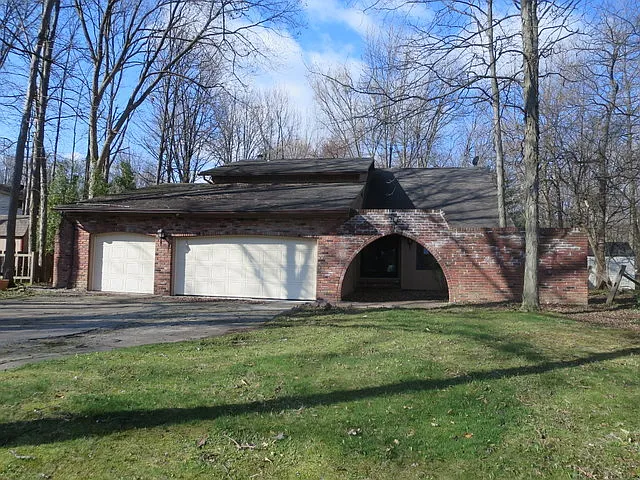 18143 Fawn Cir photo 1