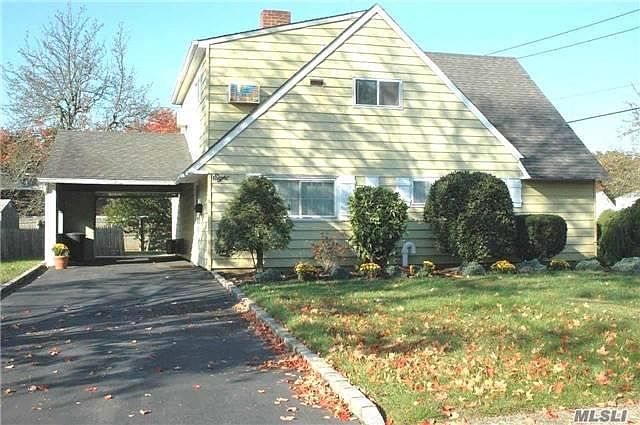 1st image of 8 Wedgewood Ln