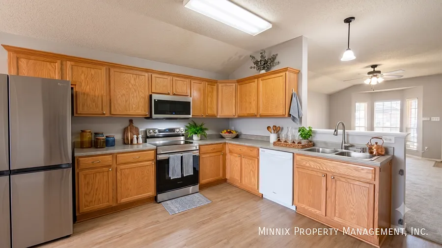 3 bedroom/2 bath | Frenship ISD| 6509 89th St.| Landscaping Included — Photo 3