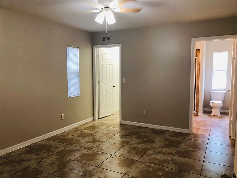 1031 SE 24th Ave — Photo 17