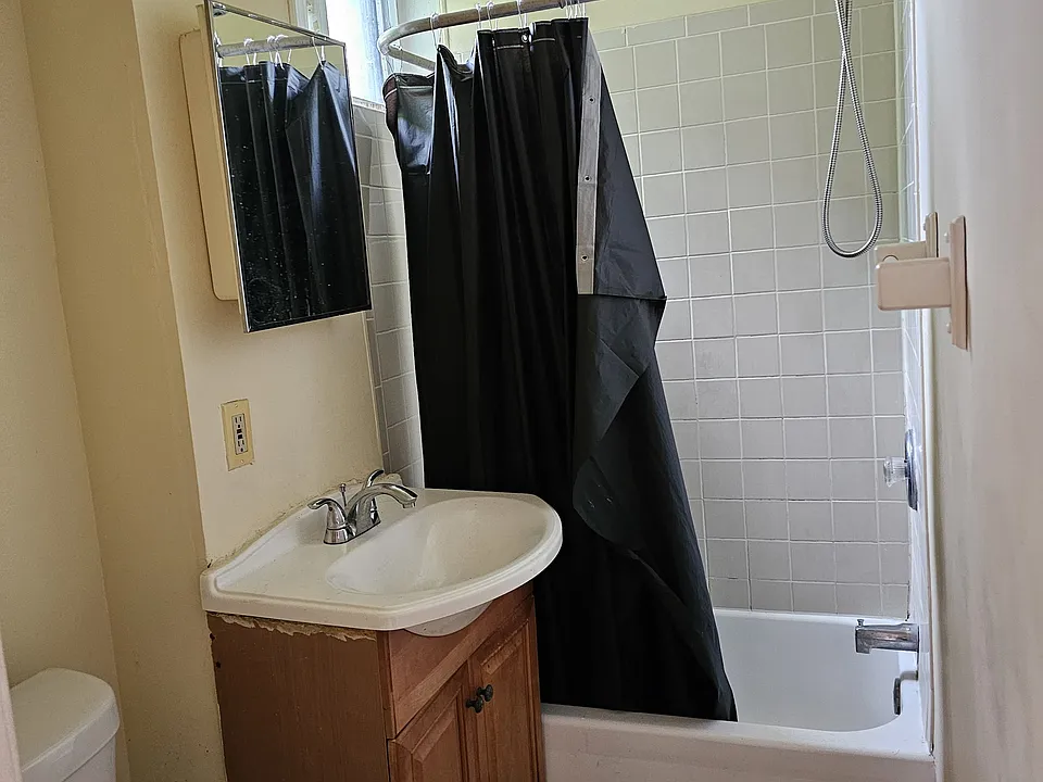 265 Sherman Ave #3R