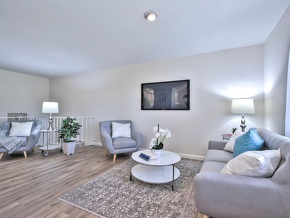 4th image of 549 Winterberry Way