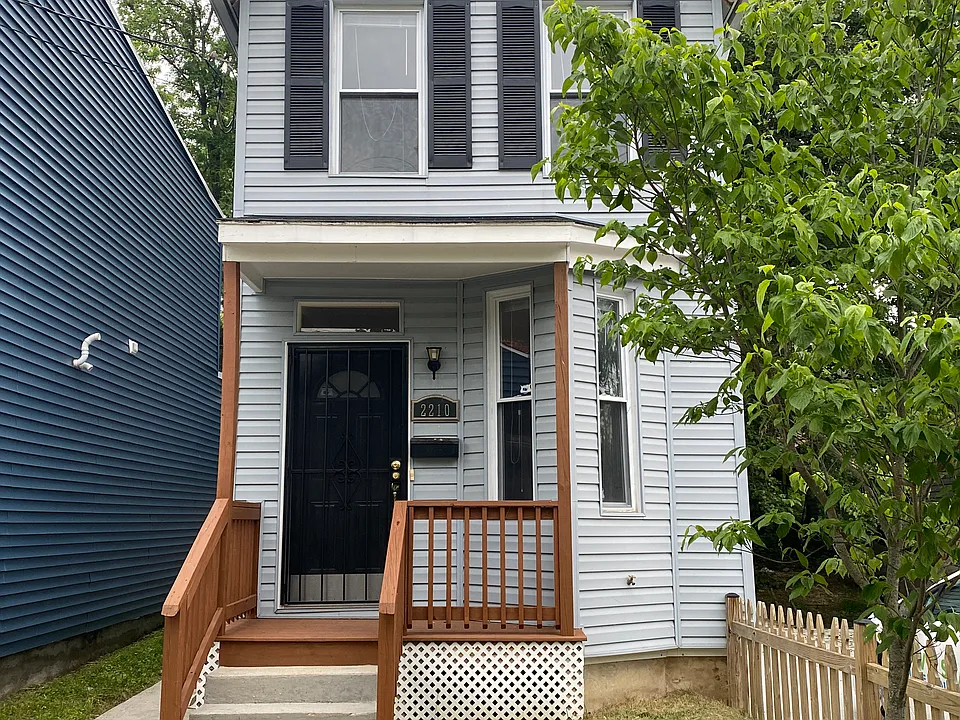 2210 16th St SE