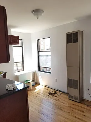 Rented by MCR Realty | media 18