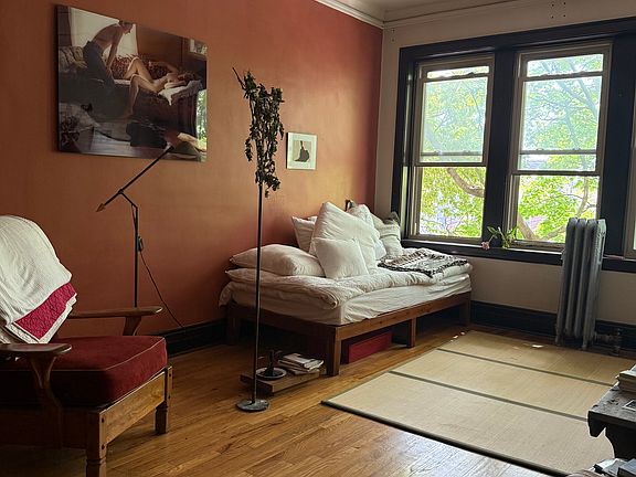 5th image of 2824 W Dickens Ave #3