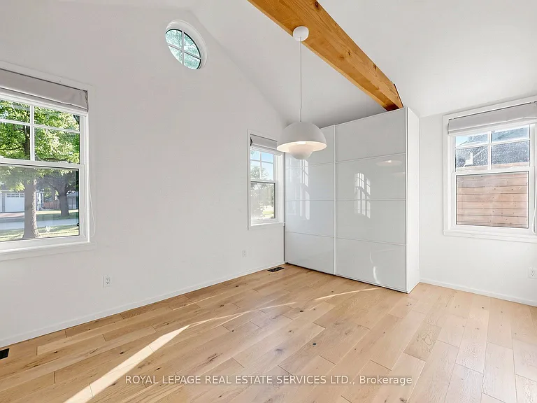 255 Oakwood Cres — Photo 17