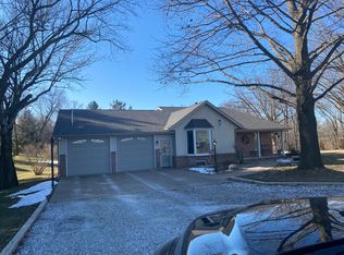 18161 Red Shale Hill Rd, Pekin, IL 61554