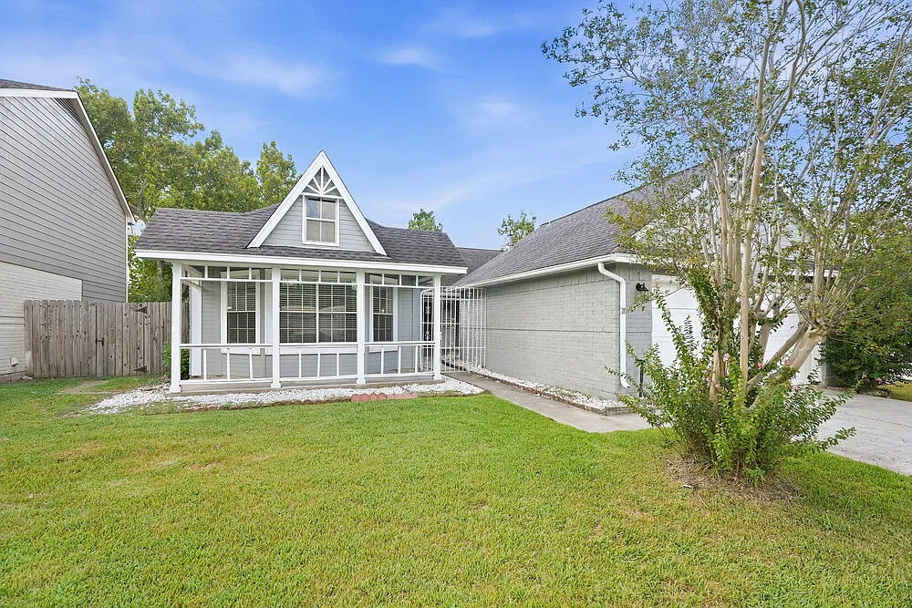 3 bed, 2.0 bath, 1867 sqft, $2,090 — Photo 3