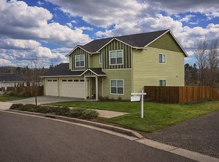 1004 Ruby Meadows Dr, Eagle Pt, OR 97524