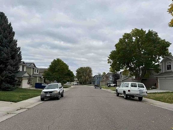 Exterior Neighborhood (street photo)