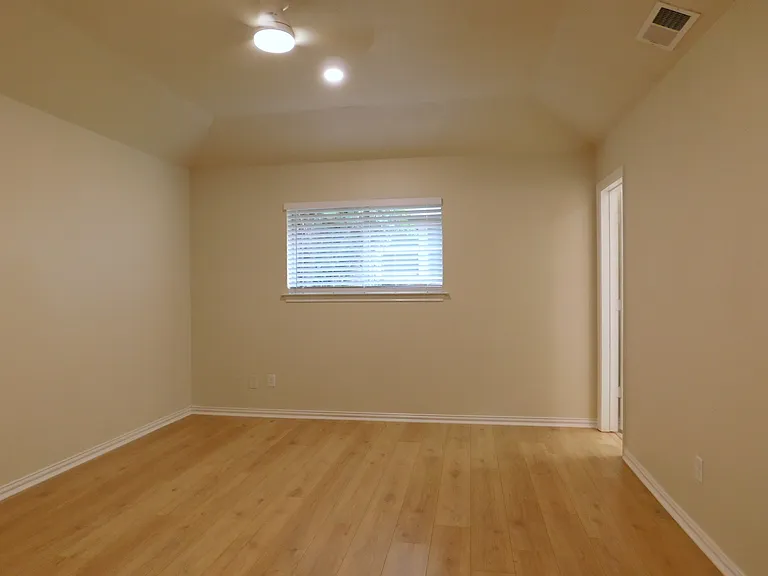 9258 Burbank — Photo 18