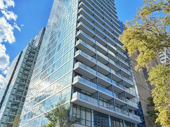210 Simcoe St, Toronto, ON