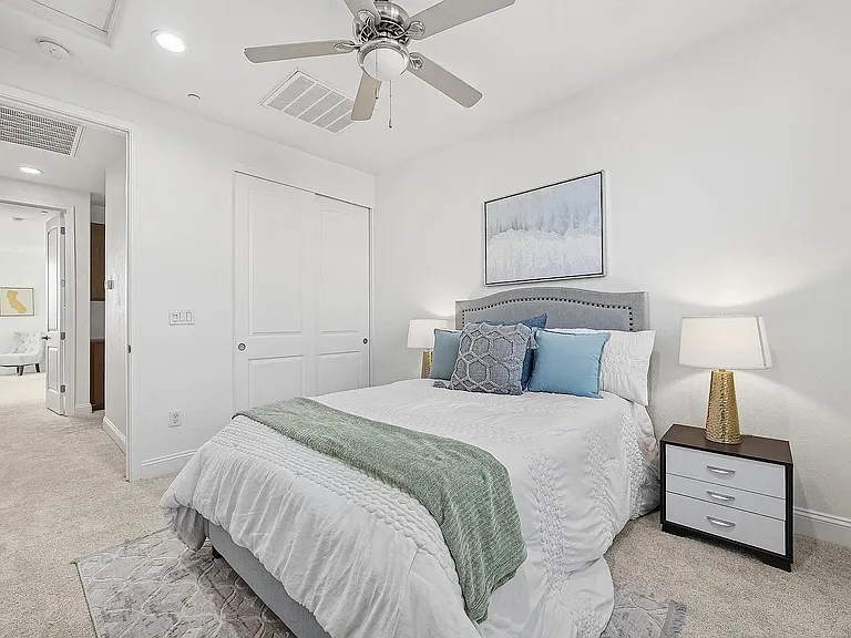 39861 Pelton Ter — Photo 29
