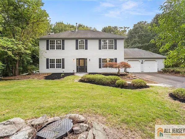 569 Buttonwood Dr, Jackson, NJ 08527