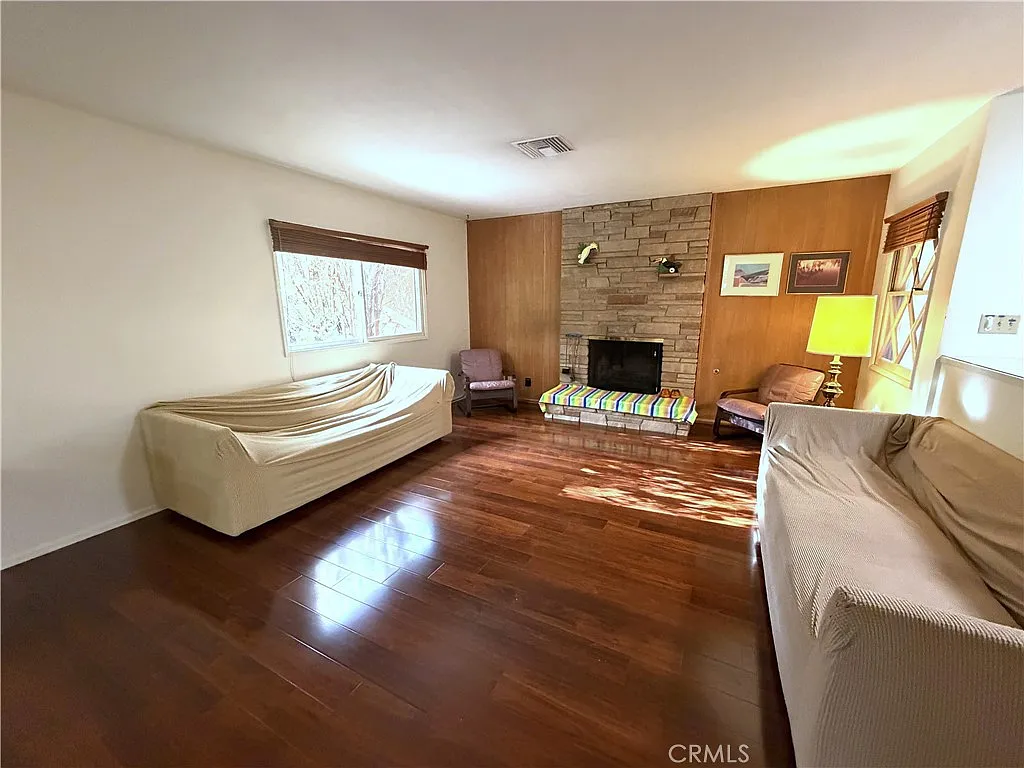 4 bed, 2159 sqft, $4,000 — Photo 4