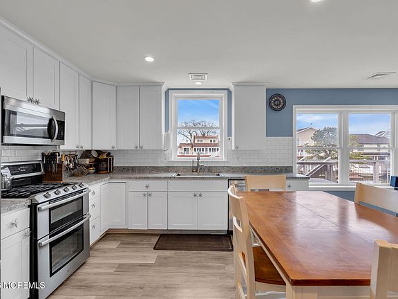 4th image of 1622 Center Street