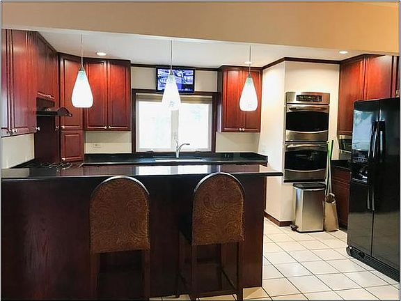 5th image of 9509 W Oak Pl